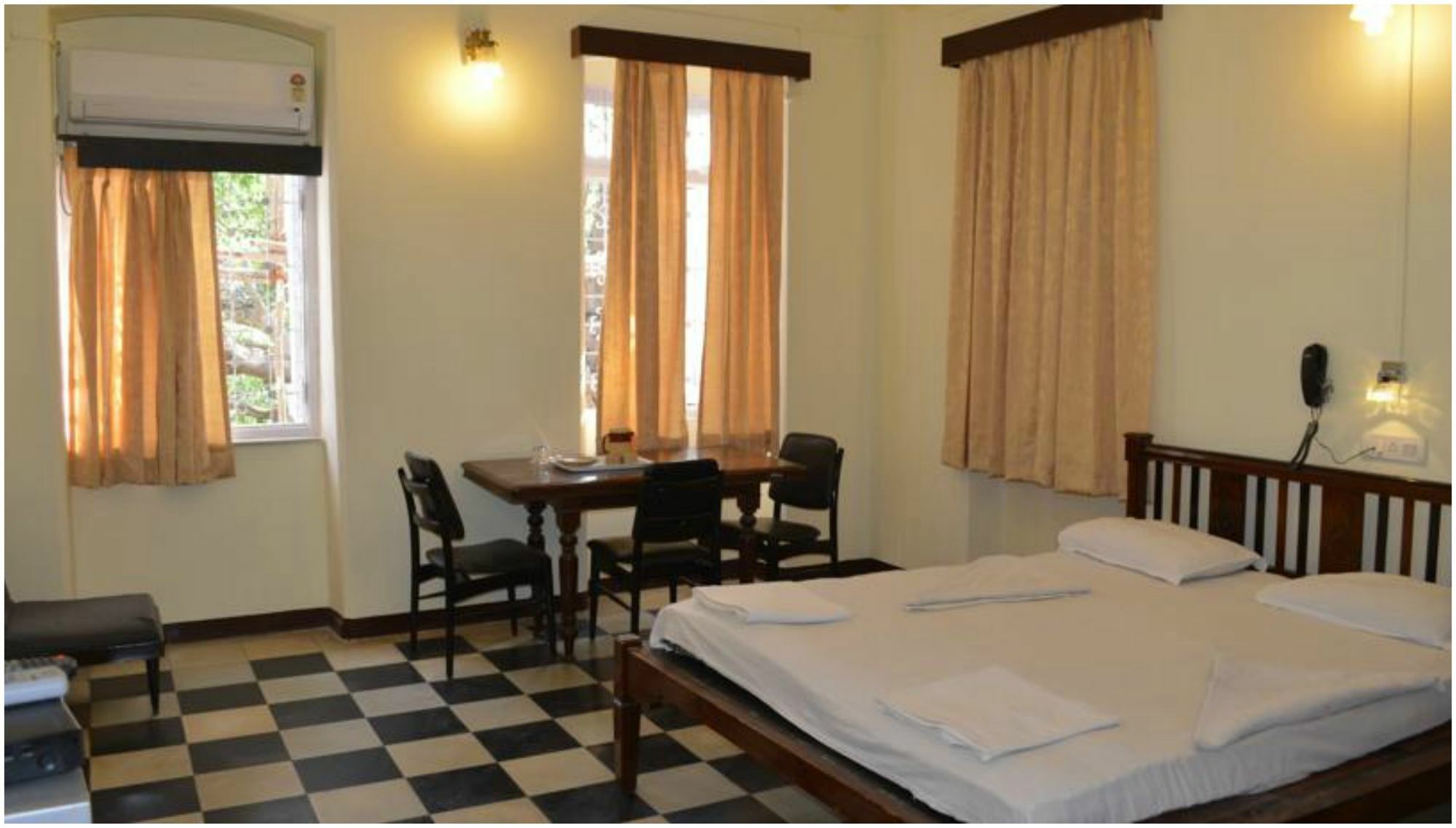 Bentleys 3* Mumbai